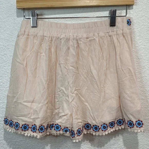 Blue Rain Francesca's Bohemian Embroidered Scalloped Elastic Back Waist Shorts M - Picture 3 of 5